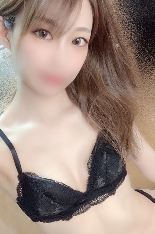 アヤナの容姿や雰囲気を確認できる画像